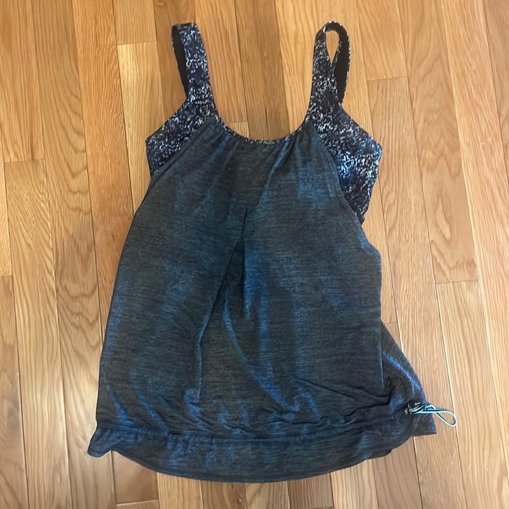 Lululemon tank with built in bra sz 6
